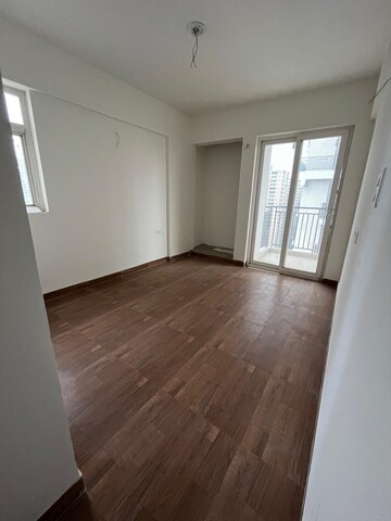 Room in 2 BHK Apartment at Gaur City 7th Avenue, Sector 4 Greater Noida – for Sale