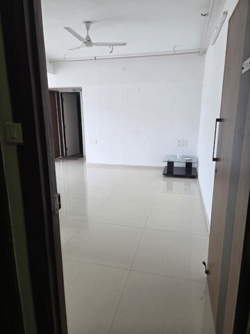 Room in 2 BHK Apartment at Mayfair The View, Vikhroli West – for Rent