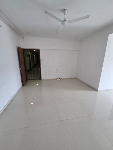 Room in 2 BHK Apartment at Mayfair The View, Vikhroli West – for Rent
