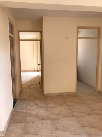 Room in 3 BHK Apartment at Omaxe Heights, Sector 86 – for Rent