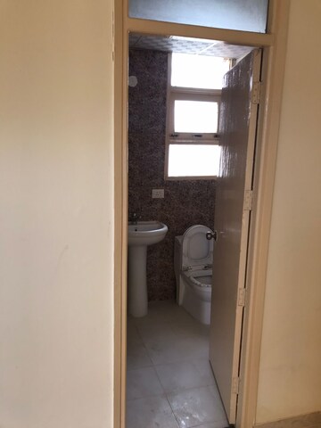 Room in 3 BHK Apartment at Omaxe Heights, Sector 86 – for Rent