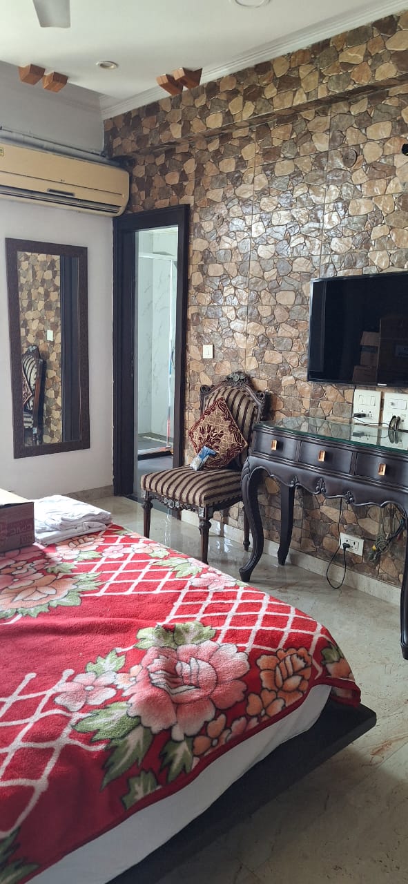 3 BHK + Servant Room Apartment For Rent in Unitech Palms