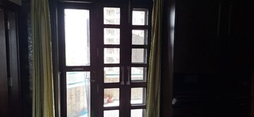 Room in 3 BHK Apartment at Unitech Palms, South City 1 – for Rent