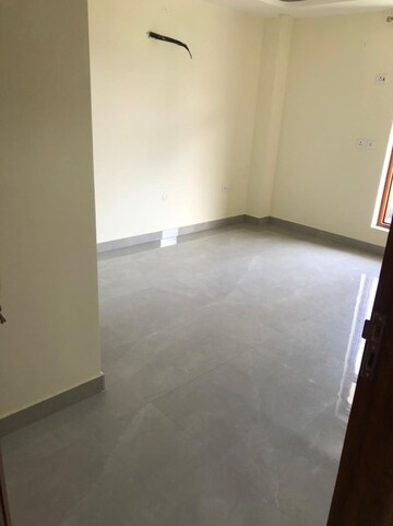 Room in 3 BHK Builder Floor at DLF City Gurgaon, Sector 27 – for Rent