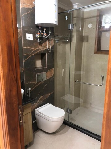 Bathroom in 3 BHK Builder Floor at DLF City Gurgaon, Sector 27 – for Rent