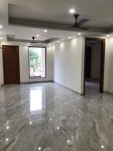 Room in 3 BHK Builder Floor at DLF City Gurgaon, Sector 27 – for Rent