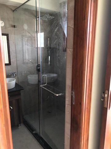 Furnished Amenities in 3 BHK Builder Floor at DLF City Gurgaon, Sector 27 – for Rent