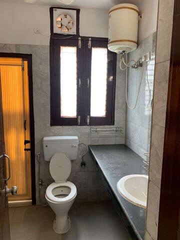 Bathroom in 3 BHK Builder Floor at DLF City Gurgaon, Sector 27 – for Rent
