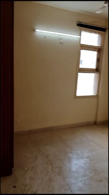 Room in 2 BHK Apartment at Puri Pratham, Sector 84 – for Rent