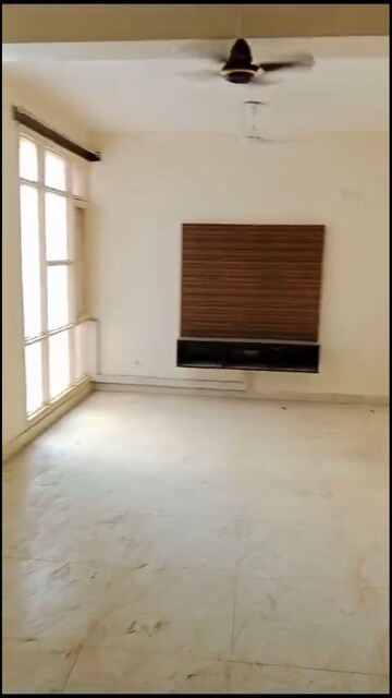 Room in 2 BHK Apartment at Puri Pratham, Sector 84 – for Rent