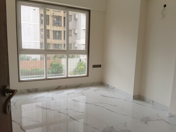 Room in 2 BHK Apartment at Malad West – for Rent