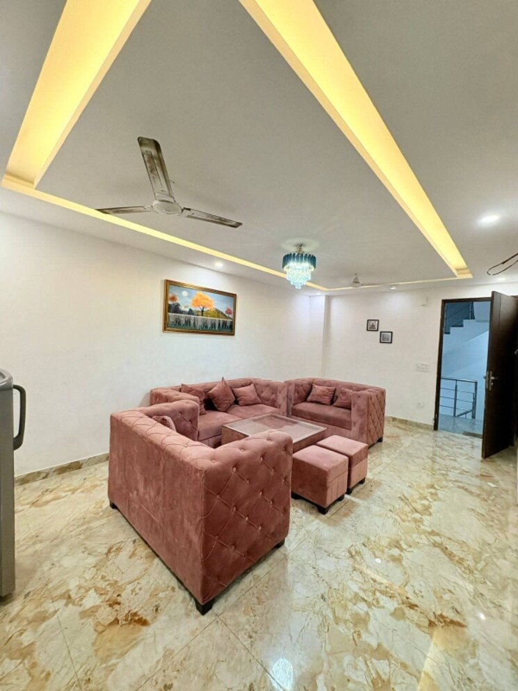 Living Room, freedom fighters enclave 3 Bedroom 1500 Sq.Ft. Apartment In Freedom Fighters Enclave Delhi 9066189