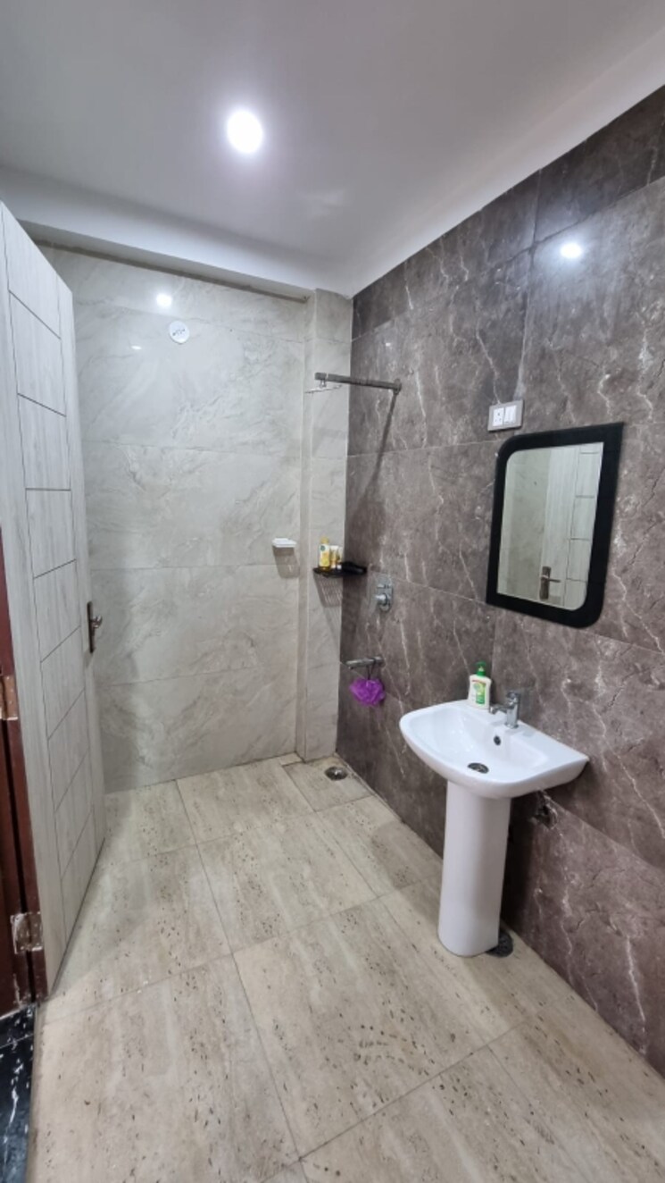 Bathroom, sector 46 3 Bedroom 1650 Sq.Ft. Independent House In Sector 46 Noida 9066183