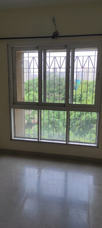 Room in 2 BHK Apartment at Dosti West County, Balkum Pada – for Rent