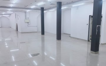 Showroom For Rent in Juhu Road