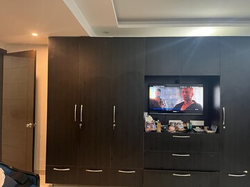 Furnished Amenities in 4 BHK Builder Floor at Ardee City, Sector 52 – for Rent