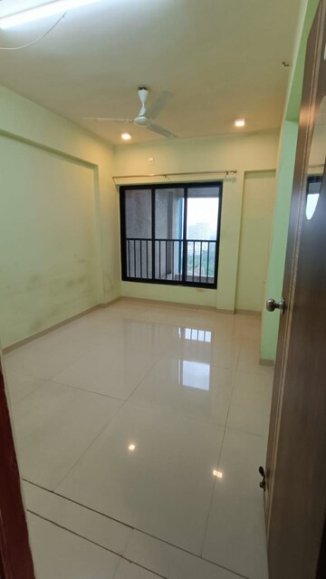 Room in 2 BHK Apartment at Simran Heights Chembur, Chembur – for Rent