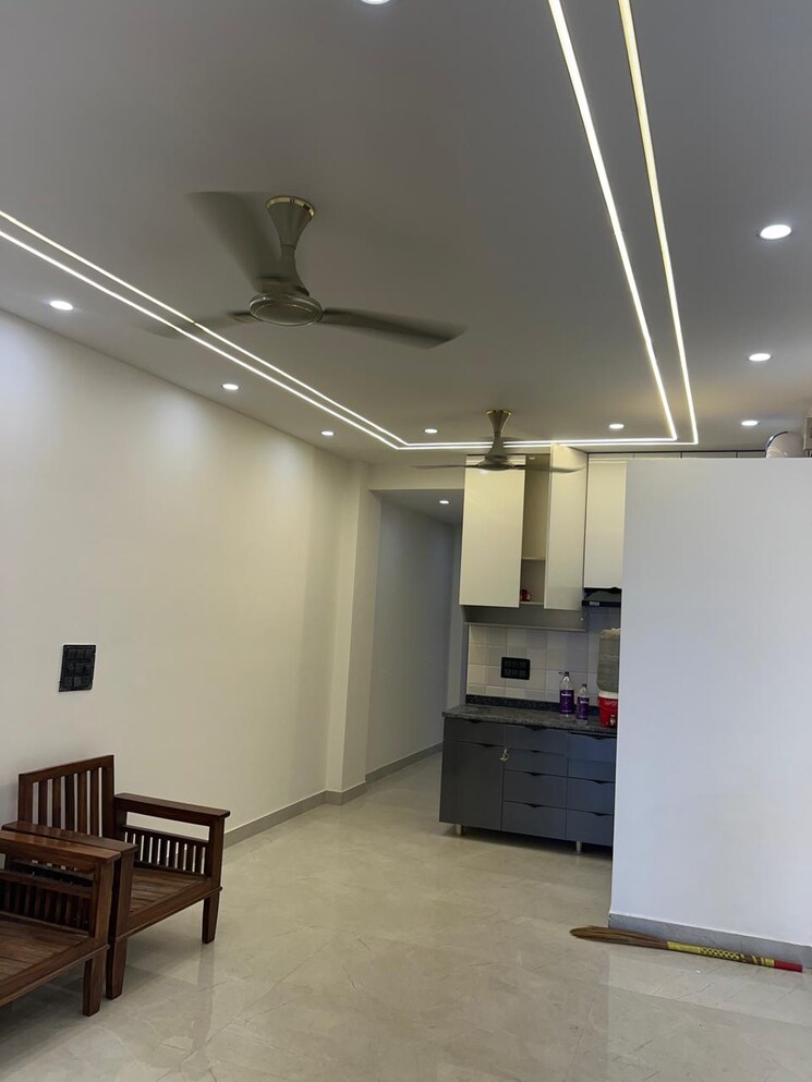 undefined, freedom fighters enclave 3 Bedroom 956 Sq.Mt. Builder Floor In Freedom Fighters Enclave Delhi 9066317