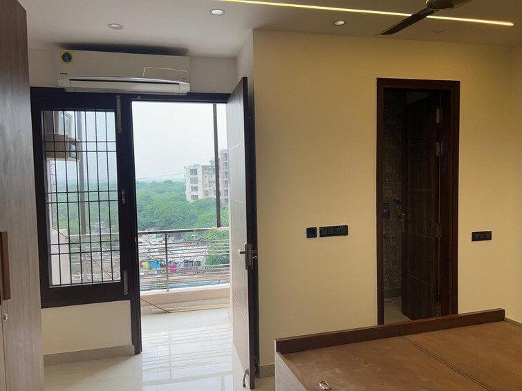 Cover Image, freedom fighters enclave 3 Bedroom 956 Sq.Mt. Builder Floor In Freedom Fighters Enclave Delhi 9066317