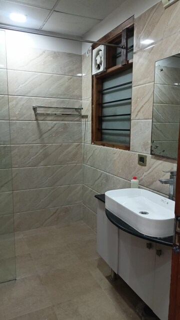 Bathroom in 3 BHK Builder Floor at AS Tower, Sector 45 – for Rent