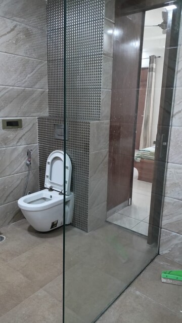 Bathroom in 3 BHK Builder Floor at AS Tower, Sector 45 – for Rent