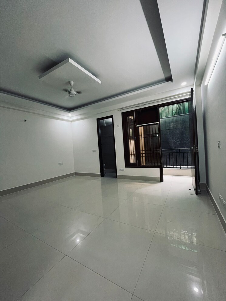Room, freedom fighters enclave 3 Bedroom 1800 Sq.Ft. Builder Floor In Freedom Fighters Enclave Delhi 9066390