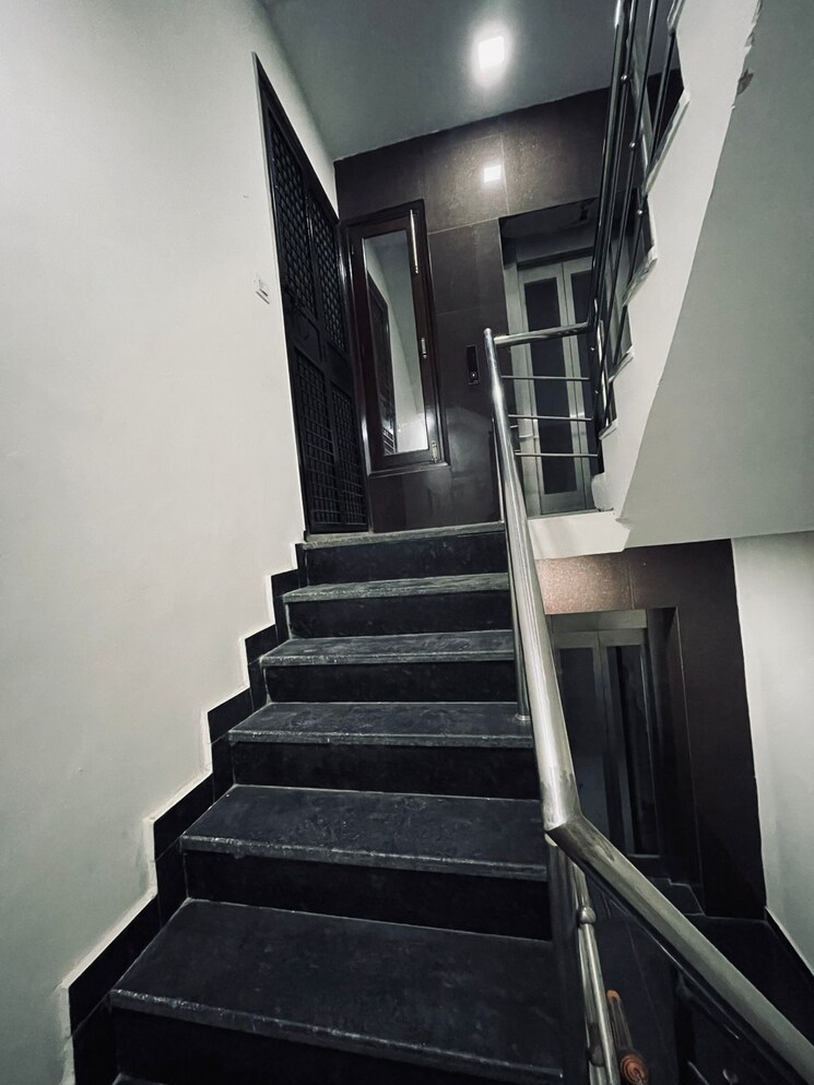 undefined, freedom fighters enclave 3 Bedroom 1800 Sq.Ft. Builder Floor In Freedom Fighters Enclave Delhi 9066390