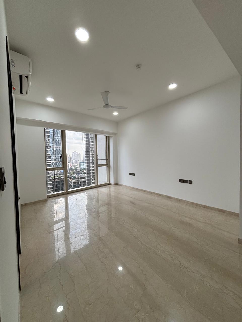 3 BHK + Servant Room Apartment For Rent in Lodha The Park