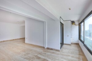 Room in 3 BHK Apartment at Poseidon Apartment, Andheri West – for Sale