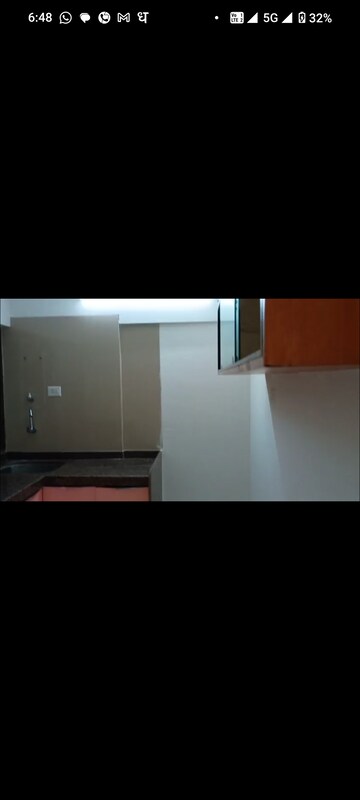 Room in 2 BHK Apartment at Avant Hillway, Goregaon East – for Rent