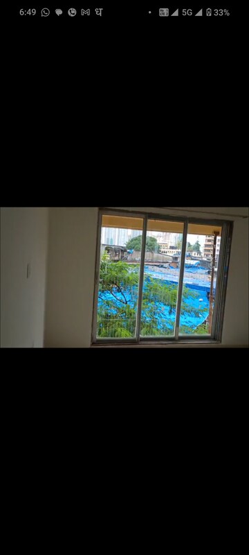 Room in 2 BHK Apartment at Avant Hillway, Goregaon East – for Rent