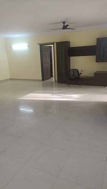 Room in 3 BHK Builder Floor at Hsr Layout – for Rent