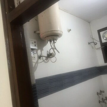 Room in 2 BHK Builder Floor at Lajpat Nagar ii – for Rent