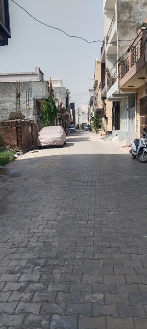 Parking in 3.5 BHK Builder Floor at New Friends Colony, Sanjay Nagar – for Sale