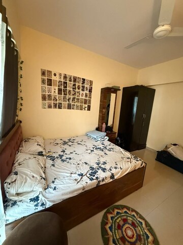 Bedroom in 2 BHK Apartment at Andheri West – for Rent