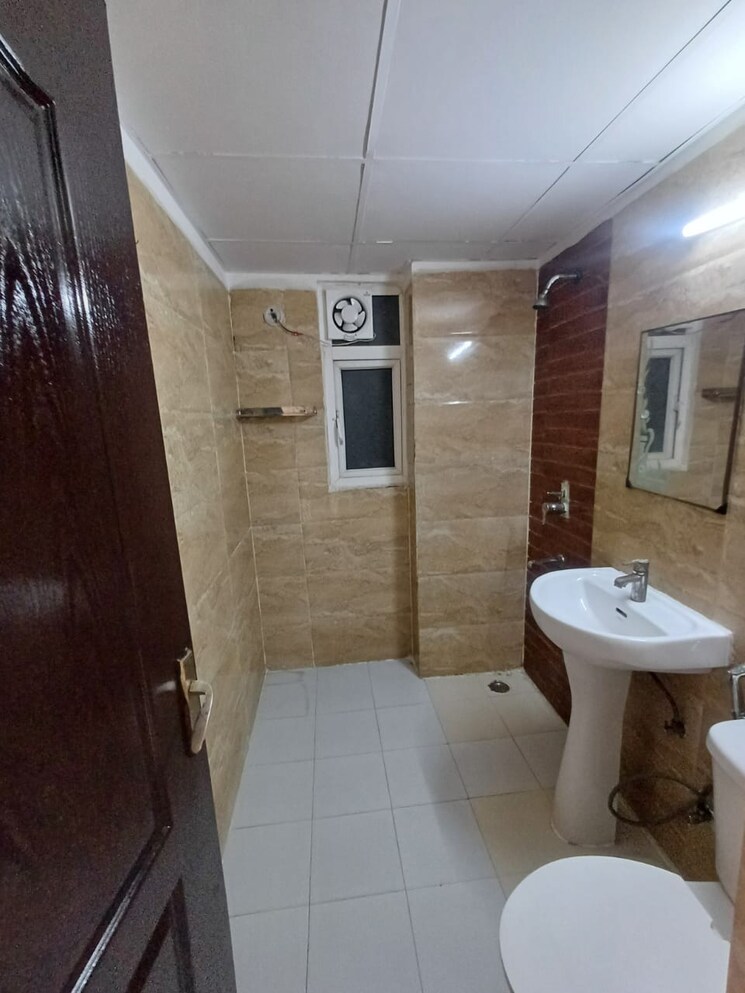 Bathroom, aba-ivy-county 3 Bedroom 1656 Sq.Ft. Apartment In Sector 75 Noida 9066555