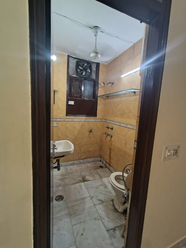 Bathroom, malviya nagar 2 Bedroom 1800 Sq.Ft. Builder Floor In Malviya Nagar Delhi 9066577