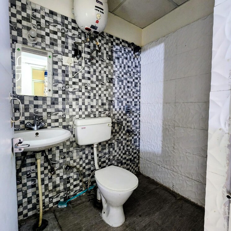 Bathroom, vip road 1 Bedroom 600 Sq.Ft. Apartment In Vip Road Zirakpur 9066594