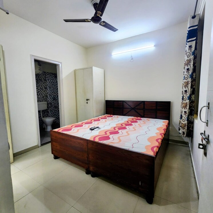 Bedroom, vip road 1 Bedroom 600 Sq.Ft. Apartment In Vip Road Zirakpur 9066594
