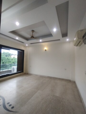 Room in 3 BHK Builder Floor at Ansal Sushant Lok I, Sector 43 – for Rent