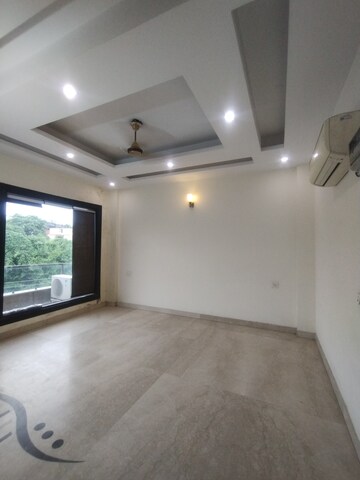 Furnished Amenities in 3 BHK Builder Floor at Ansal Sushant Lok I, Sector 43 – for Rent