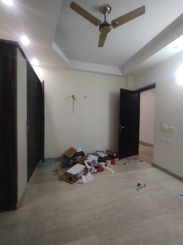 Furnished Amenities in 3 BHK Builder Floor at Ansal Sushant Lok I, Sector 43 – for Rent