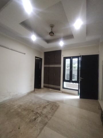 Room in 3 BHK Builder Floor at Ansal Sushant Lok I, Sector 43 – for Rent