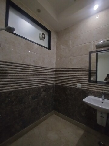 Kitchen in 3 BHK Builder Floor at Ansal Sushant Lok I, Sector 43 – for Rent