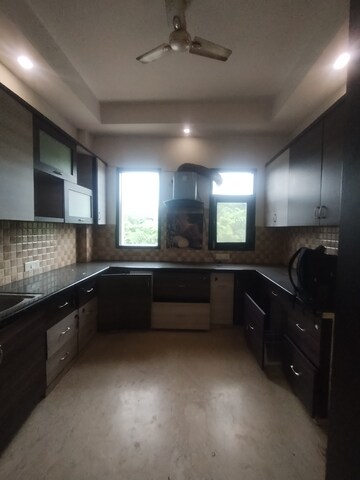 Kitchen in 3 BHK Builder Floor at Sushant Vyapaar Kendra, Sector 43 – for Rent