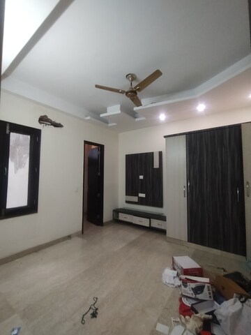 Staircase in 3 BHK Builder Floor at Sushant Vyapaar Kendra, Sector 43 – for Rent