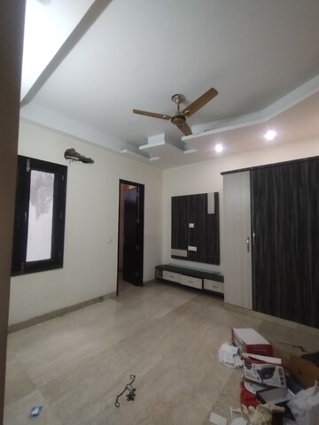 Staircase in 3 BHK Builder Floor at Sushant Vyapaar Kendra, Sector 43 – for Rent