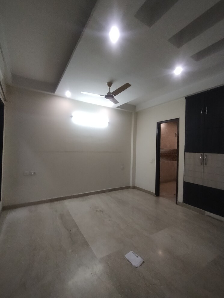 Room, sushant-vyapaar-kendra 3 Bedroom 300 Sq.Yd. Builder Floor In Sector 43 Gurgaon 9066595