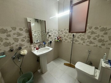 Team Area in 3 BHK Builder Floor at AS Tower, Sector 45 – for Rent