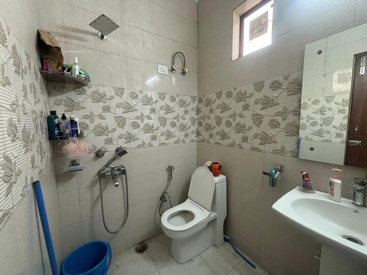 Bathroom, as-tower 3 Bedroom 208 Sq.Yd. Builder Floor In Sector 45 Gurgaon 9066616